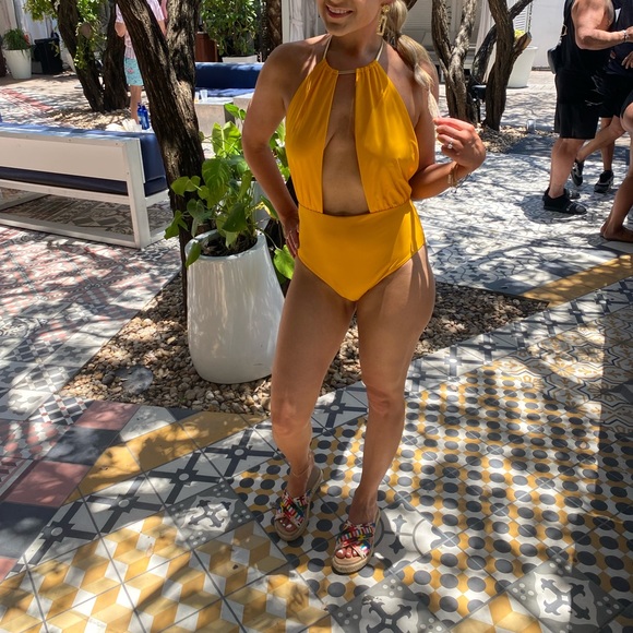 WeWoreWhat Snake Chain Swimsuit - Picture 5 of 5